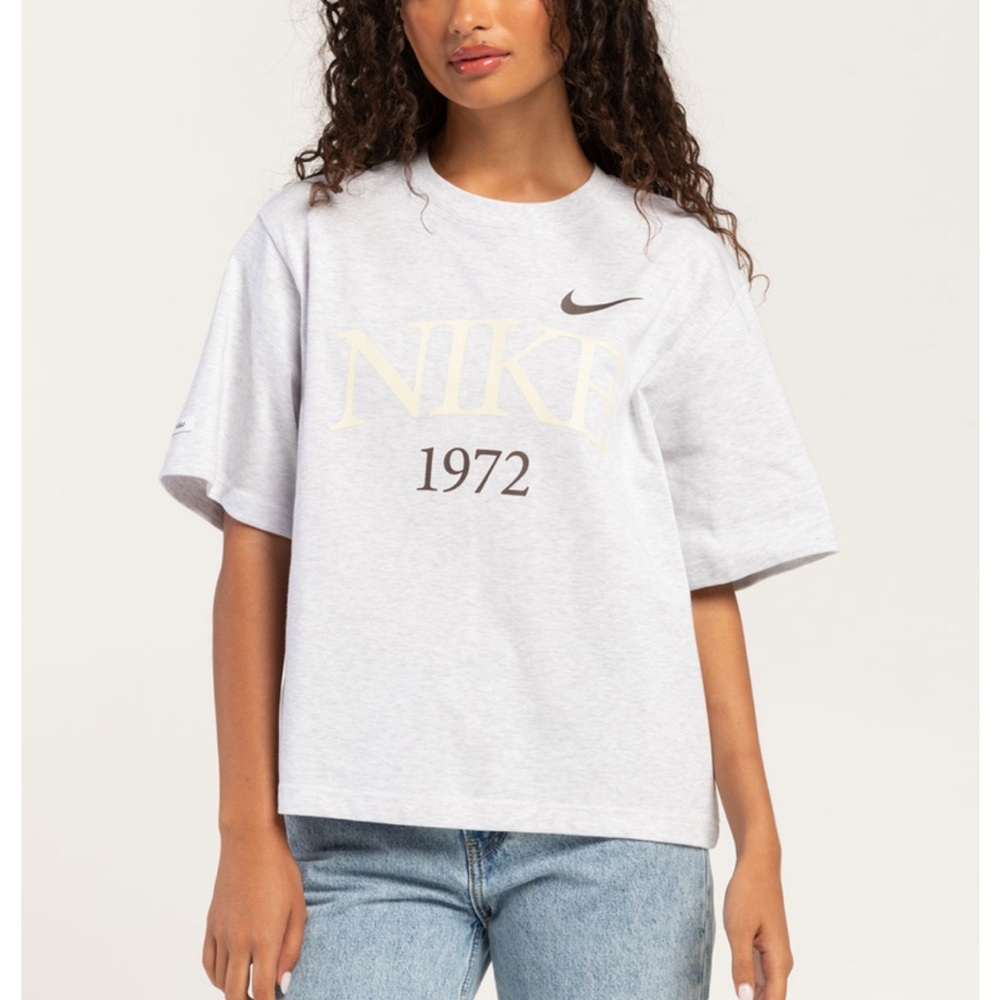 Nike Women's Sportswear Classic Tee S